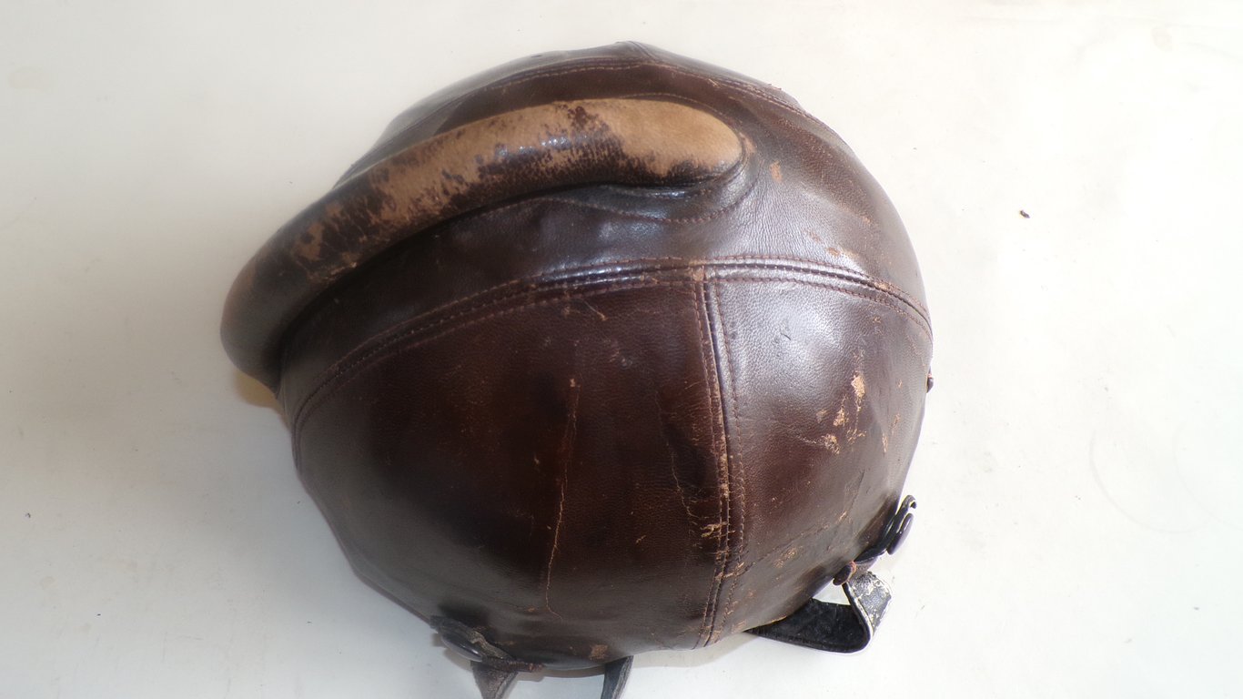Rare, Complete Luftwaffe SSK 90 helmet