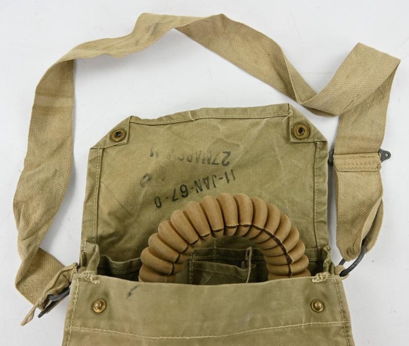 British WW2 Gasmask Set in Carrying Bag
