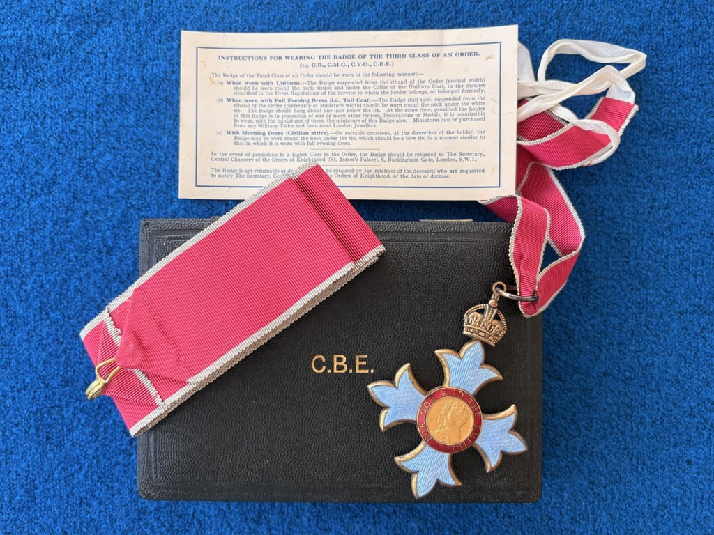 EXTREMELY RARE CASED CBE MEDAL, CASE IS TO THE LATE KING GEORGE VI ISSUE.