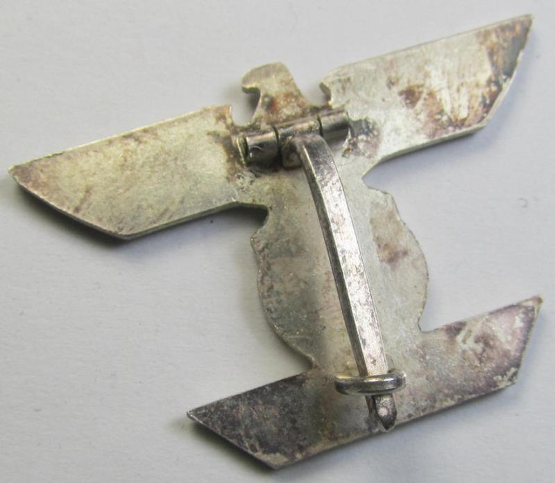 Attractive - and rarely seen! - example of a: 'Wiederholungsspange zum EK I. Klasse' (or: bar to the WWI IC first-class) as was produced by the maker (ie. 'Hersteller'): 'B.H. Mayer's Kunstprägeanstalt'