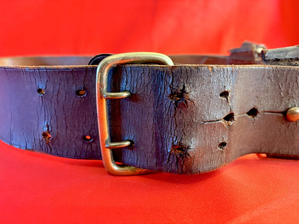 BRITISH WWII WILTSHIRE REGIMENT OFFICERS VISOR CAP, BELT AND CROSS STRAPS. ADDITIONAL PHOTOS