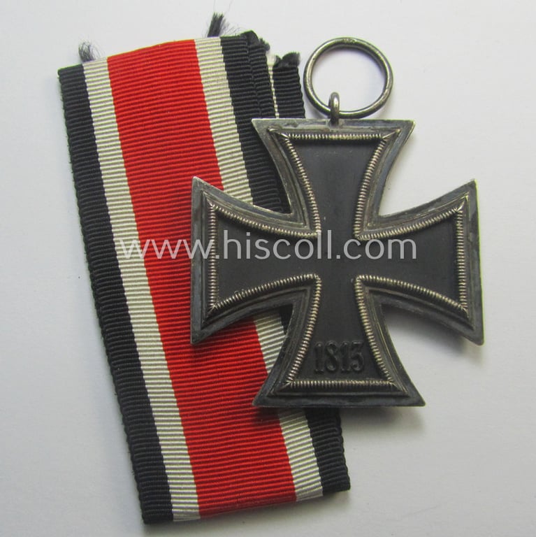 'Eisernes Kreuz II. Klasse' being a maker- (ie. '86'-) marked example by the maker (ie. 'Hersteller'): 'Paulmann & Crone'