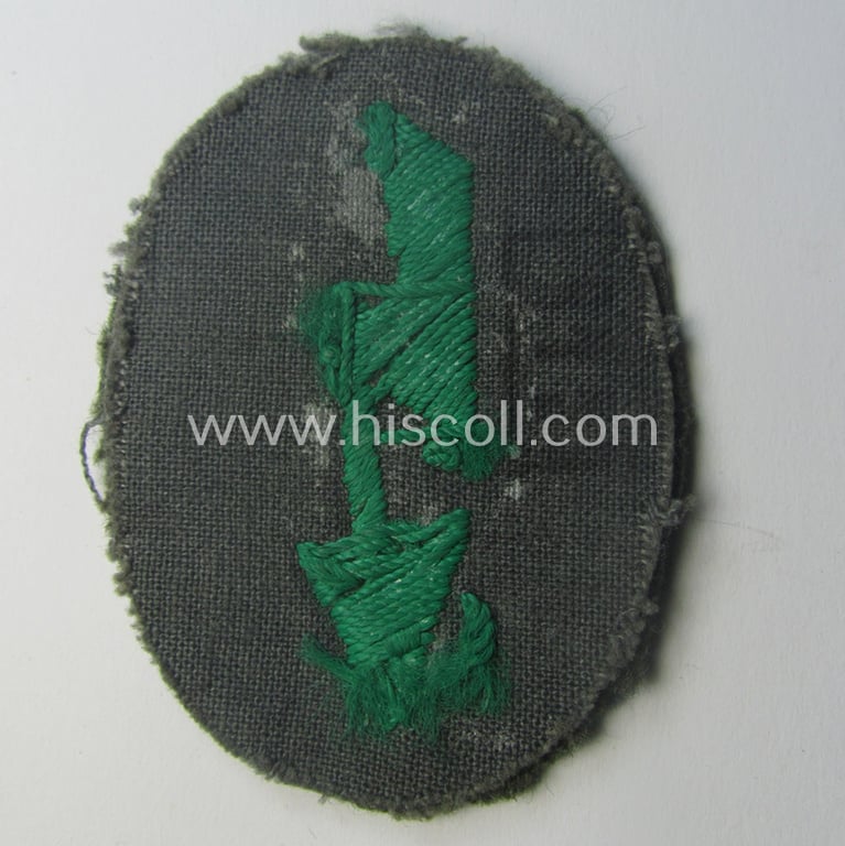 WH (Heeres) trade- and/or special-career-insignia ie. hand-embroidered 'signal-blitz' being a non-maker-marked example as executed in green-coloured linnen as was specifically intended for a soldier within the: 'Jäger- o. Geb.Jäger-Trpn.'