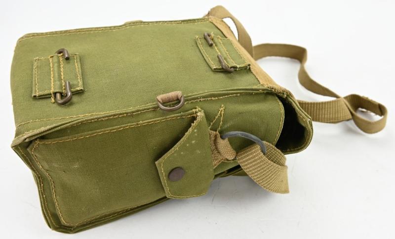 British WW2 Leightweight Gasmask in Carrying Bag