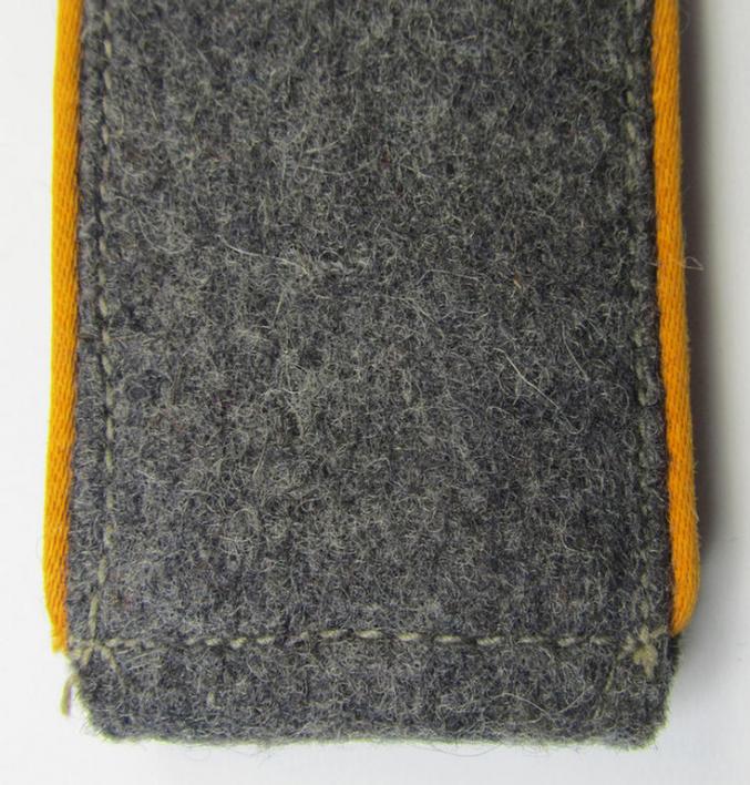 Neat - albeit regrettably single! - WH (Luftwaffe) EM-type shoulderstrap as piped in the golden-yellow-coloured branchcolour as was intended for a: 'Soldat der Flieger- o. Fallschirmjägertruppen'