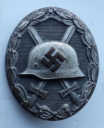 'Verwundeten-Abzeichen in Silber' being a non maker marked