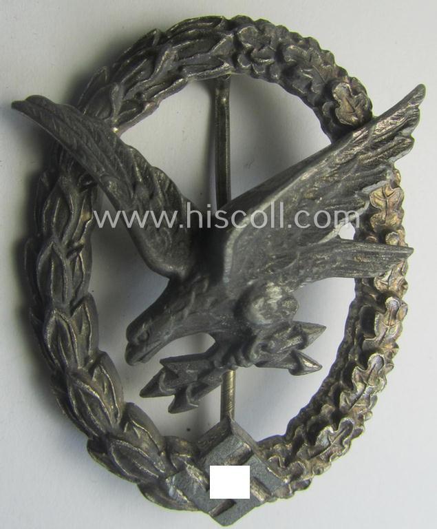 WH (LW) 'Fliegerschützen-Abzeichen mit Blitzbündel' being a maker- (ie. 'Wilh. Deumer'-) marked- and/or: typical zinc- (ie. 'Feinzink'-) based example as was produced by the: 'Wilh. Deumer'-company that comes stored in its period etui