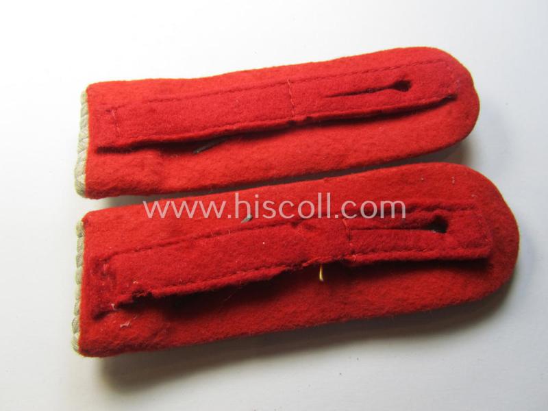 Attractive - and fully matching! - pair of WH (Heeres) neatly 'cyphered', officers'-type shoulderboards as piped in the bright-red-coloured branchcolour as was intended for usage by a: 'Hauptmann des Artillerie  Regiments 22'