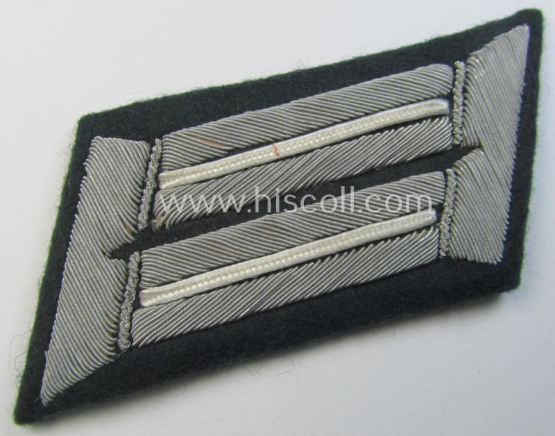 Pair of WH (Heeres) collar-tabs (ie. 'Kragenspiegel für Offiziere') as piped in the white- (ie. 'weisser'-) coloured branchcolour as was intended for an: 'Offizier der Infanterie-Trpn.'