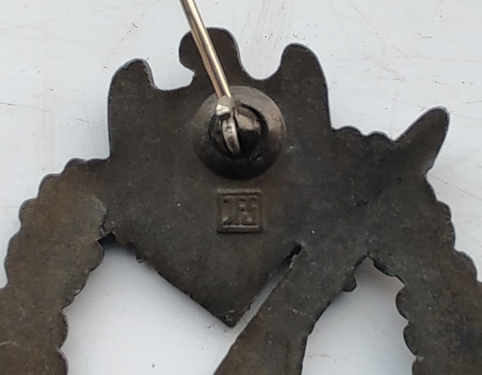 'Infanterie Sturmabzeichen in Bronze' being a maker marked 'JFS' -'Josef Feix u. Söhne'