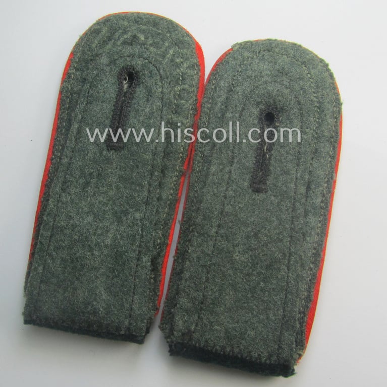 Pair of WH (Heeres) early-war-period- (ie. 'M40'-pattern and typical 'standard-issued') NCO-type shoulderstraps as intended for usage by an: 'Oberwachtmeister eines (Sturm)Art.-Abts. o. Rgts.'