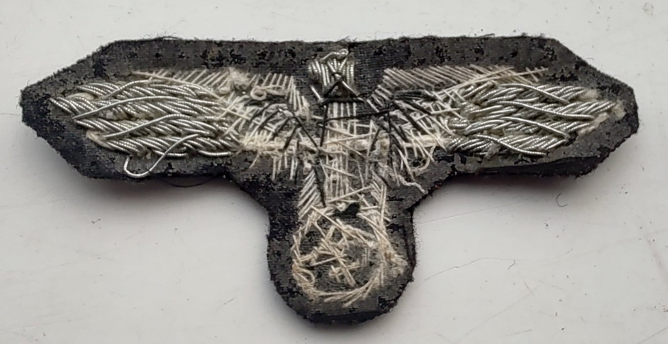 Waffen-SS officer Insignia to LAH