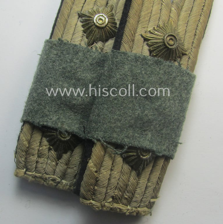 Unusual - and fully matching! - pair of WH (Heeres) neatly 'cyphered', officers'-type shoulderboards as piped in the black-coloured branchcolour as was intended for a: 'Hauptmann des Pionier-Batls. 5' (and that came with a pair of 'Überschuben')