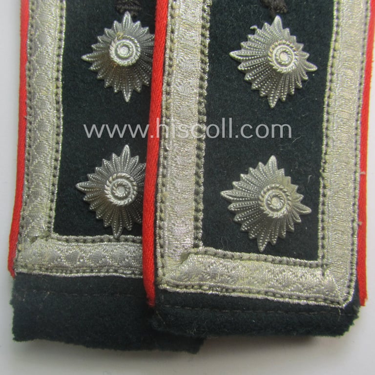 Pair of WH (Heeres) early-war-period- (ie. 'M40'-pattern and typical 'standard-issued') NCO-type shoulderstraps as intended for usage by an: 'Oberwachtmeister eines (Sturm)Art.-Abts. o. Rgts.'