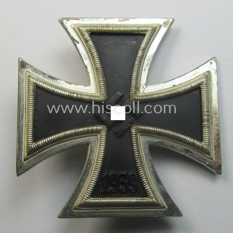 Superb - and just minimally used! - 'EK 1. Kl.' (or: Iron Cross 1st class) being a typical maker- (ie. '100'-) marked example as was produced by the 'Hersteller': 'Wächtler u. Lange'