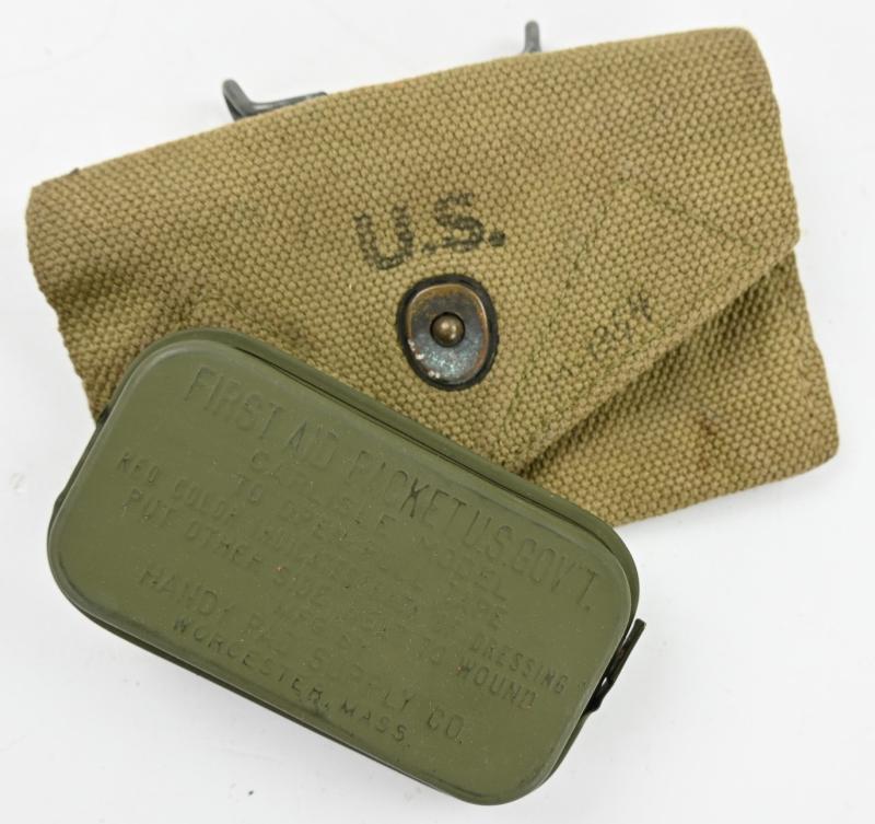 US WW2 M-1942 First Aid Pouch with First Aid Kit
