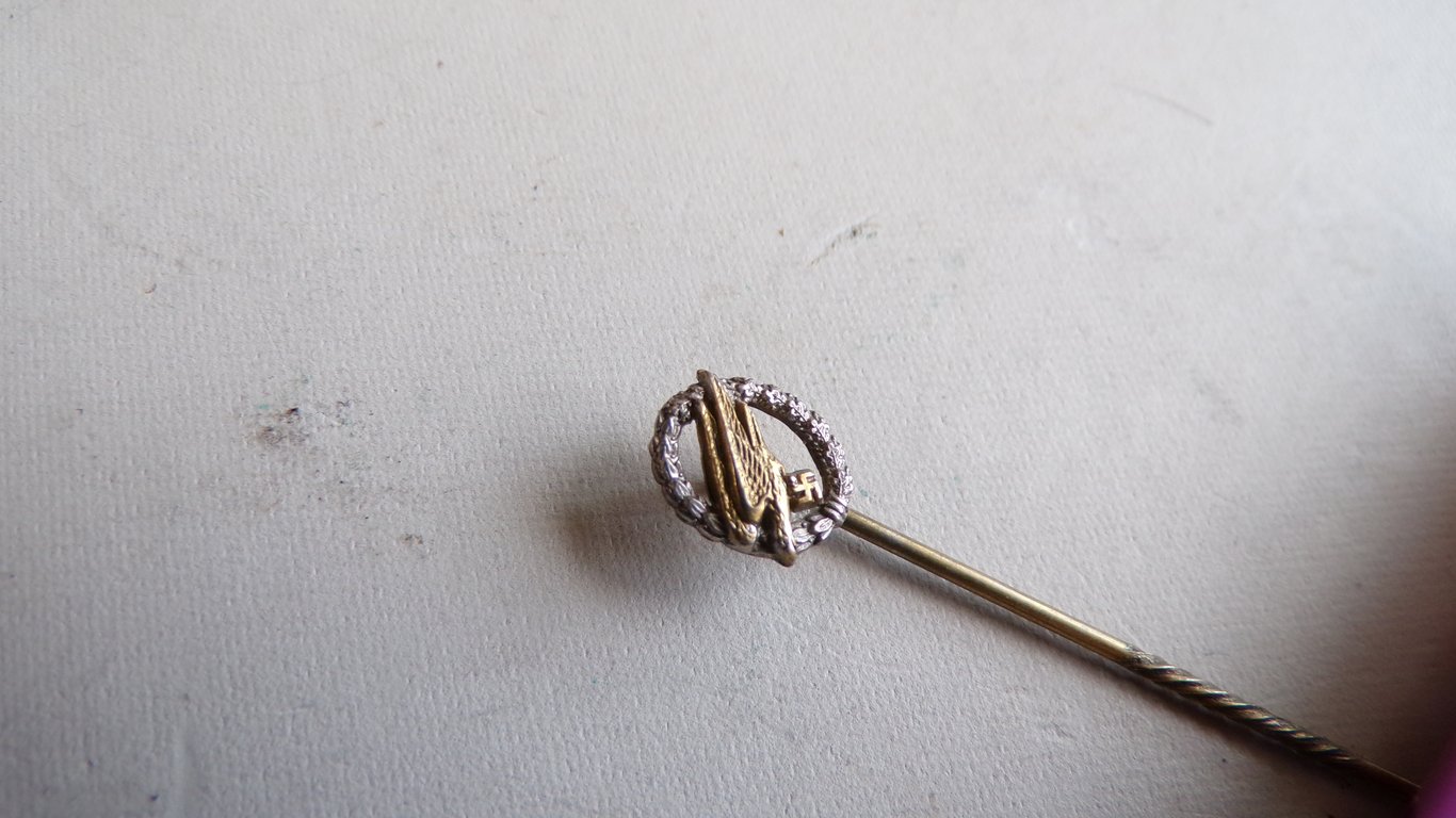 Fallschirmjäger Badge 9mm Miniature
