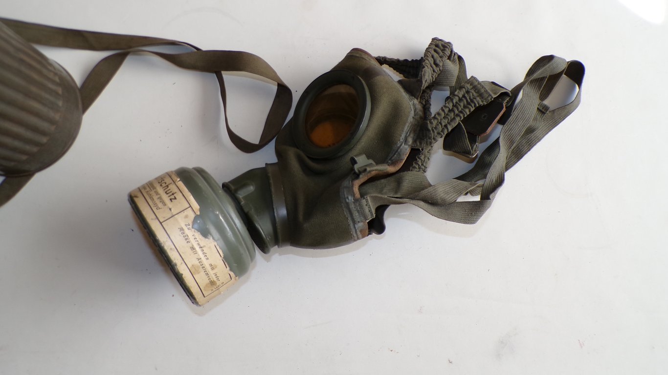 Complete M30 Gas Mask Set Luftschutz 1939