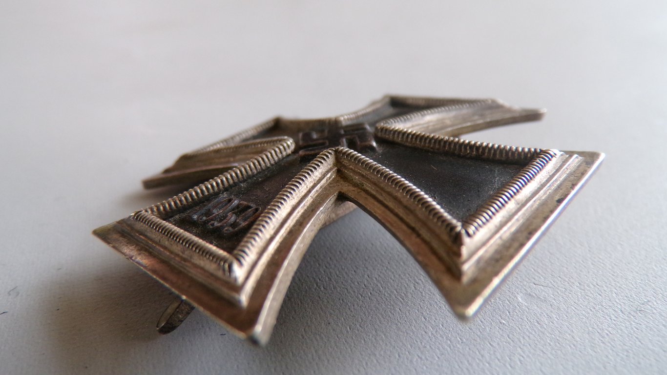 Curved, Named and Cased Iron Cross first Class