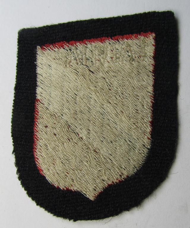 Waffen-SS 'volunteer'-arm-shield as was intended for usage by soldiers of the: '15. o. 19. Waffen-Grenadier-Division der SS' (ie. 'lettische nr. 1 o. 2') and that comes in a 'virtually mint- ie. unissued', condition