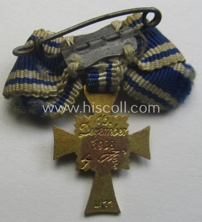 Miniature of an: 'Ehrenkreuz der deutschen Mutter - erste Stufe' (or: golden-class mothers'-cross) being a neatly maker- (ie. 'L/11'-) marked example that comes in an overall nice- (albeit moderately worn- ie. used-), condition