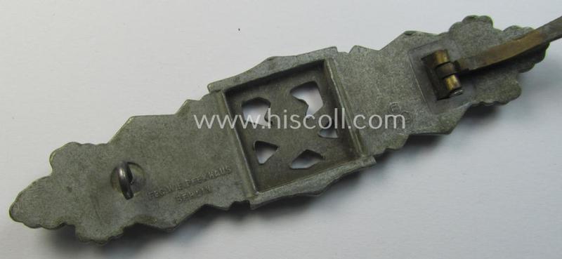 Attractive, 'Nahkampfspange in Bronze' (or: bronze-class close-combat clasp ie. CCC) being a maker- (ie. 'FLL'-) marked, so-called: '3rd pattern'-specimen as was produced by the maker- (ie. 'Hersteller') 'Friedrich Linden'