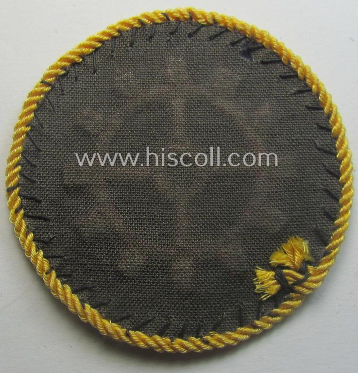 WH (Heeres ie. 'Panzer'-) trade- ie. special-career-patch having a golden-yellow-coloured 'Kordel' (ie. 'Umrandung') attached as was intended for a: 'Panzerwarte o. Kfz.-Warte o. Handwerker' (aka 'KFZ-Technisches Personal')