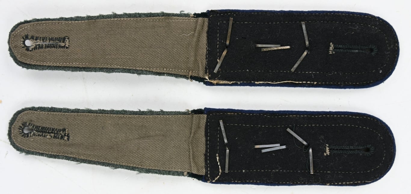 German WH NCO Medical Shoulderboard Set
