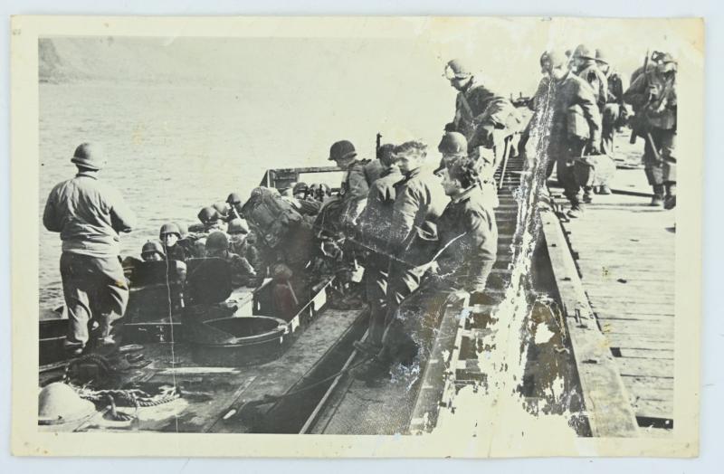US WW2 Press Photo 'Embarkation US Troops'