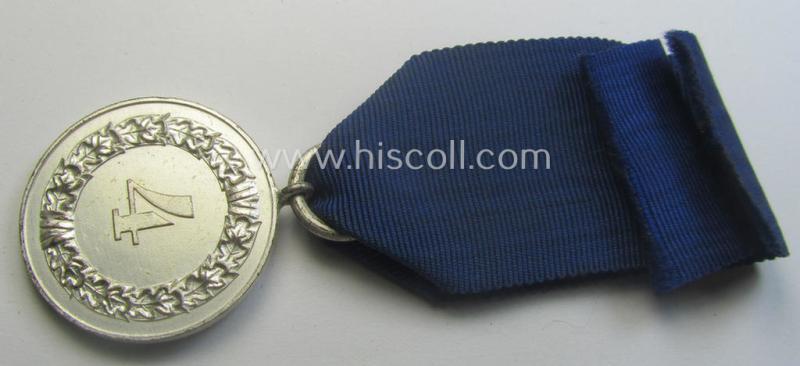 WH (Heeres o. KM) bright silver-toned 'WH-DA der 4. Klasse für 4 Jahre Dienstzeit' that comes mounted onto its accompanying ribbon (ie. 'Bandabschnitt') having a silver-toned eagle-device attached