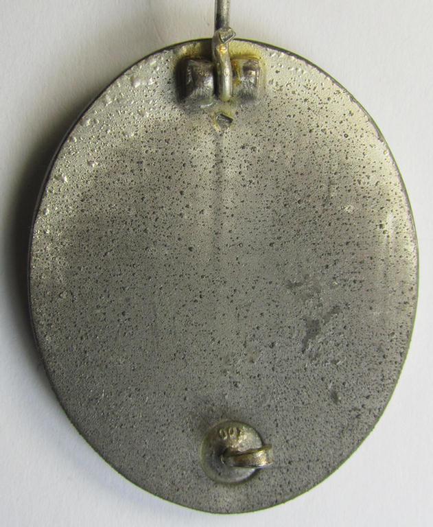 Attractive - and only minimally used - 'Verwundeten-Abzeichen in Silber' (or: silver-class wound-badge) being a neatly maker- (ie. '100'-) marked example as was produced by the: 'Rudolf Wächtler u. Lange'-company