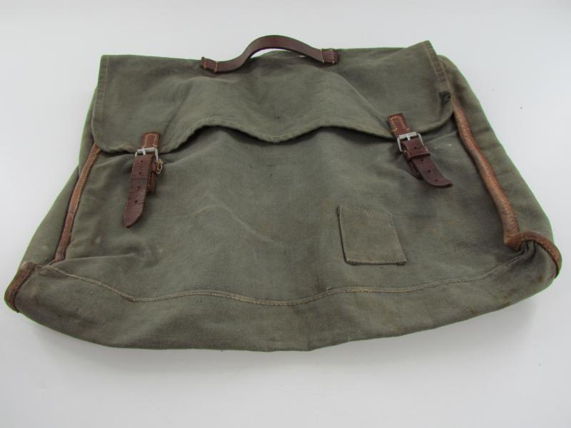 Early German Bekleidungstasche 31