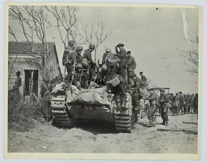 US WW2 Press Photo 'British Troops on the Front'