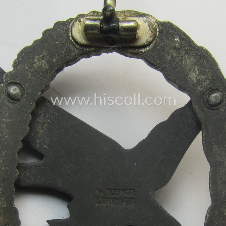 WH (Luftwaffe) 'Fliegerschützen-Abzeichen mit Blitzbündel' being a neatly maker- (ie. 'Wilh. Deumer'-) marked- and/or: typical zinc- (ie. 'Feinzink'-) based example as was produced by the: 'Wilh. Deumer'-company