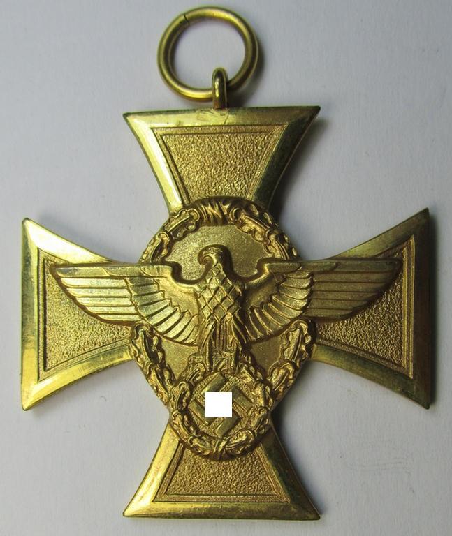 Attractive, golden-class 'Polizei-Dienstauszeichnung 1. Stufe' (or: police loyal-service medal first-class) being a non-maker-marked example that comes together with its accompanying ribbon (ie. 'Bandabschnitt')