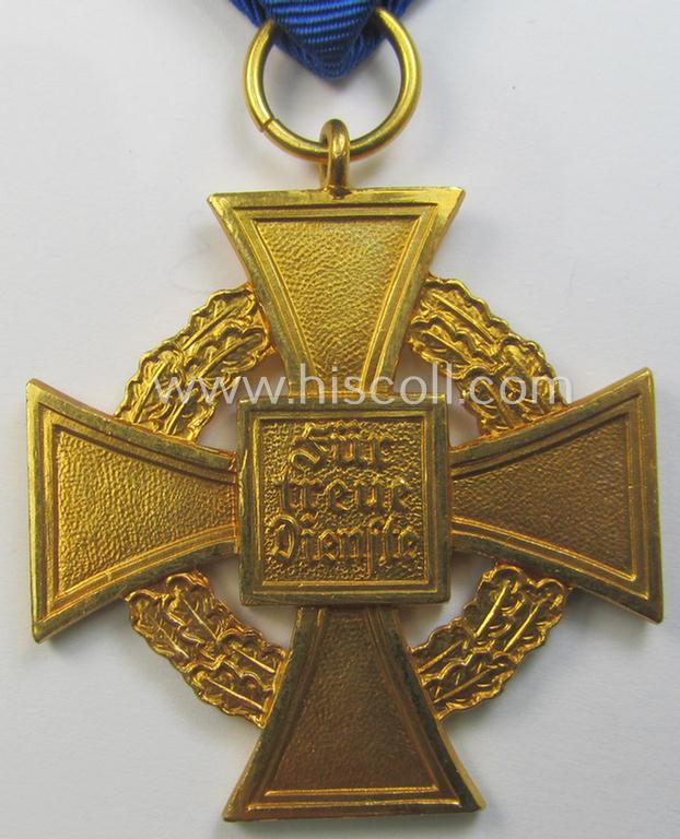 'Treuedienst Ehrenzeichen 1. Klasse' being a (typical) non-maker-marked example that came mounted onto its original ribbon (ie. 'Bandabschnitt') and that comes stored in its maker- (ie. 'Deschler'-) marked etui as issued