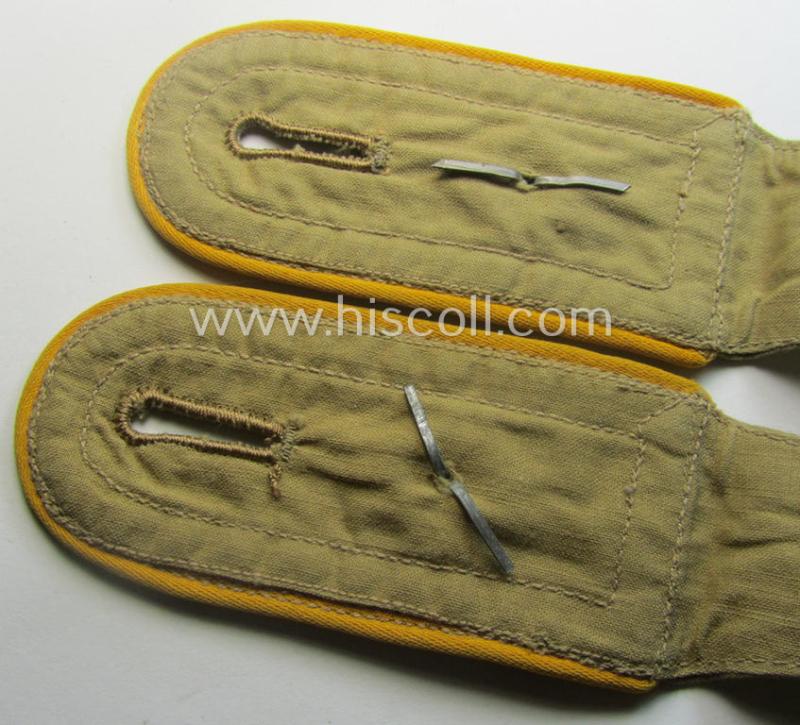 Pair of WH (Luftwaffe) 'tropical-styled', NCO-type shoulderstraps (as was specifically for usage on the tropical-shirts ie. tunics) as was intended for usage by a: 'Feldwebel der Flieger- o. Fallschirm-Trpn.'