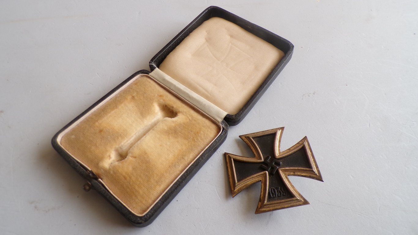 Cased Iron Cross 1st Class Deumer