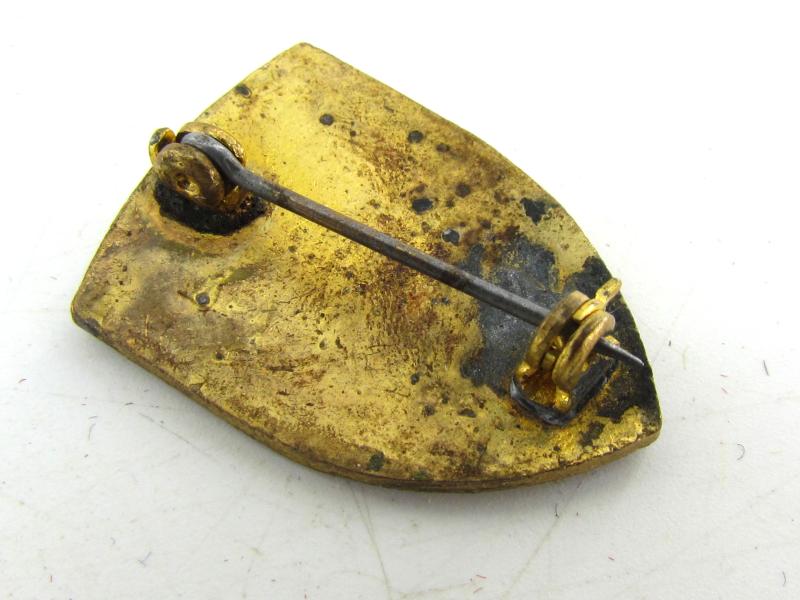 WWII US 13th AIRBORNE DIVISION Crest Insignia Pinback