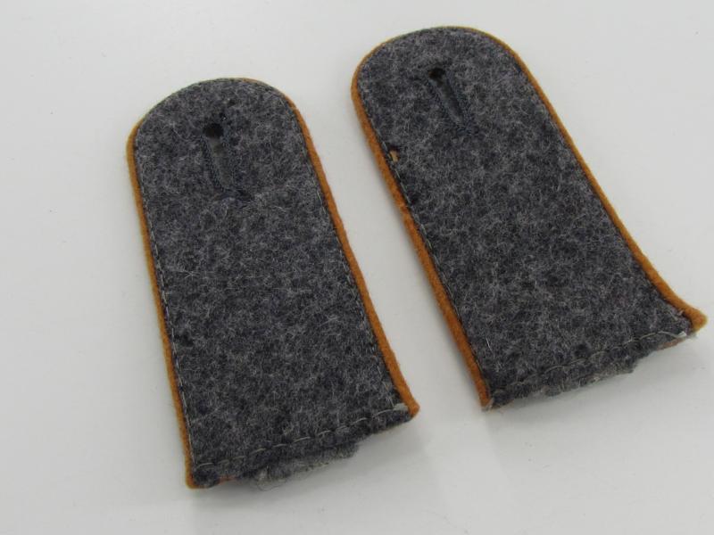 Luftwaffe Nachrichten  (signals) EM Shoulder Boards.
