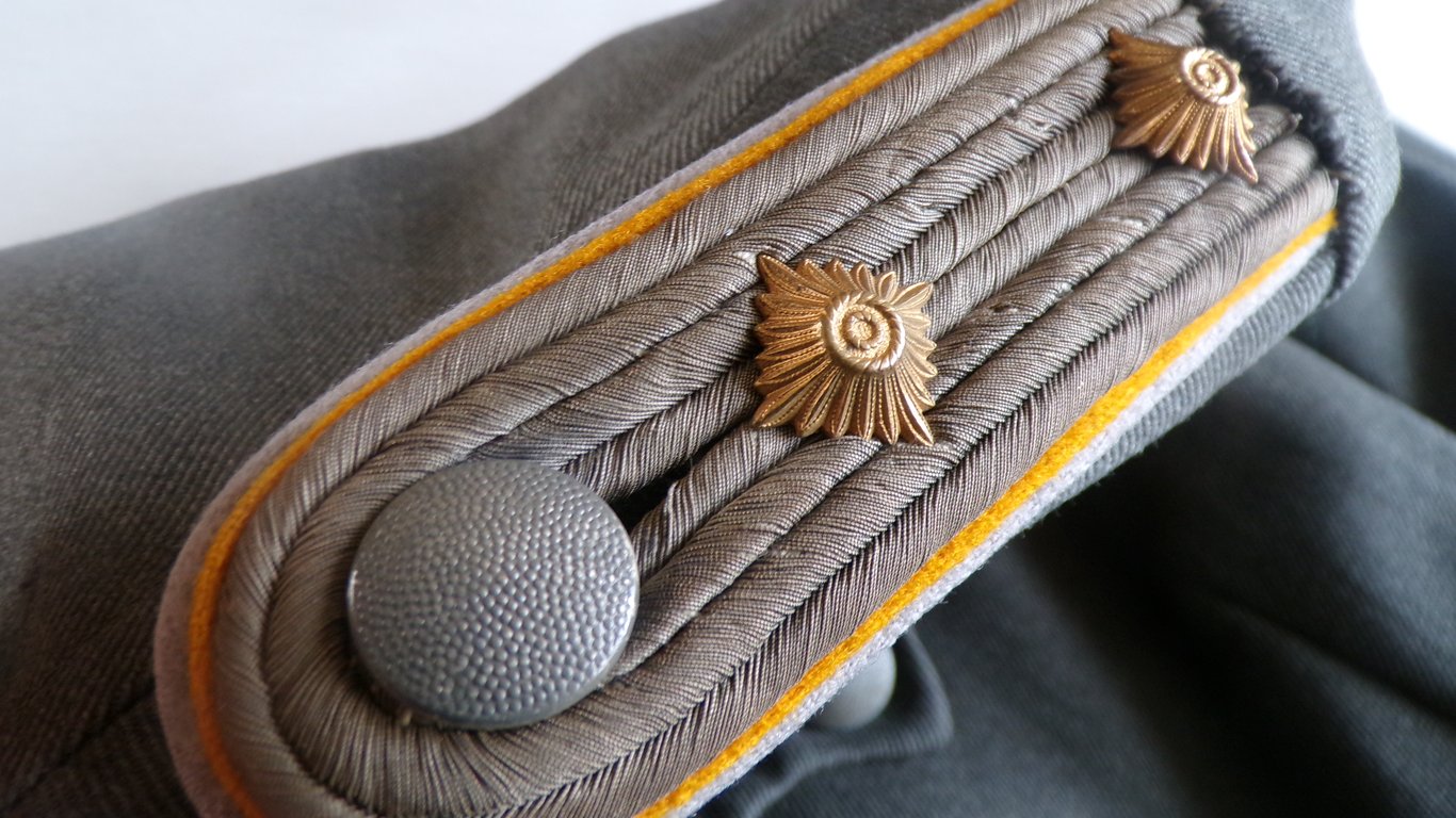 reissued Austrian Cavalry tunic of a Hauptmann 1