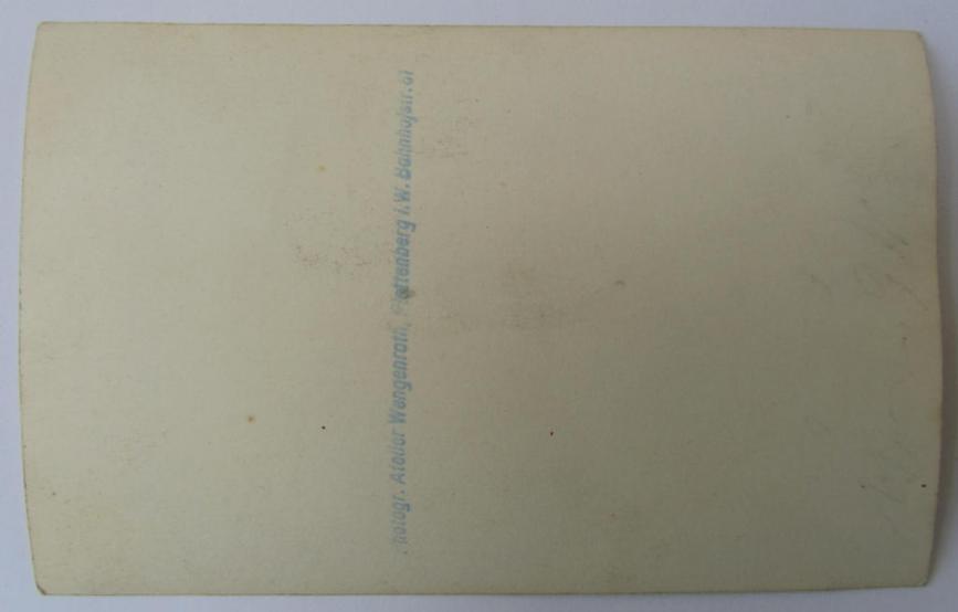 Attractive - and with certainty rarely found! - period portrait picture-postcard depicting a WH (Heeres) 'Feldwebel des Artillerie-Regiments 122 "Greif" (proudly wearing this tunic with (rarely seen!) "Greif"-'Traditions-Abzeichen'