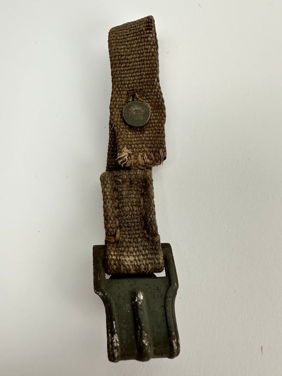 Short gasmask canister strap