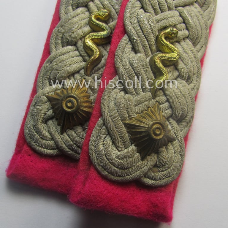 Pair of WH (Heeres) 'cyphered' (and high-ranked!), officers'-type shoulderboards as piped in the darker-pink- (or: 'karmesinroter'-) coloured branchcolour: 'Oberstleutnant einer Veterinär-Abts.'