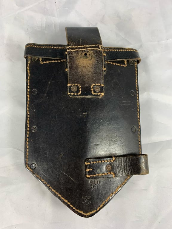 German Folding Shovel with Carrying Case, 1st Model -1941-