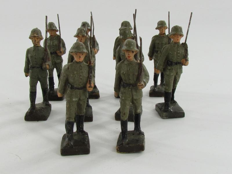 Grouping of 10x Lineol German Toy Soldiers