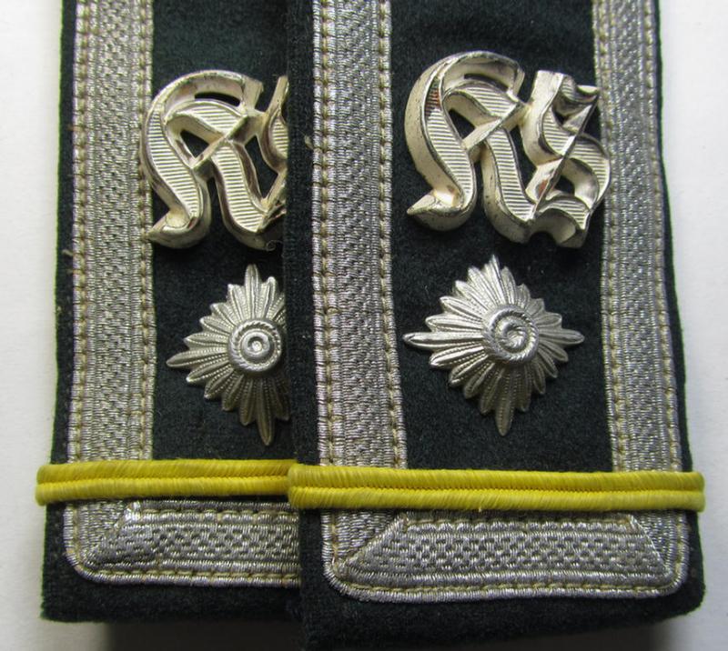 Attractive - and/or fully matching! - pair of WH (Heeres), 'M36'-pattern (pointed-styled) and 'cyphered' NCO-type shoulderstraps for a: 'Feldwebel u. Mitglied einer Heeres Kriegsschule'