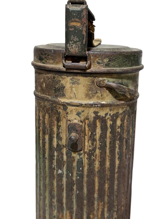 Camouflaged Gasmasker Canister