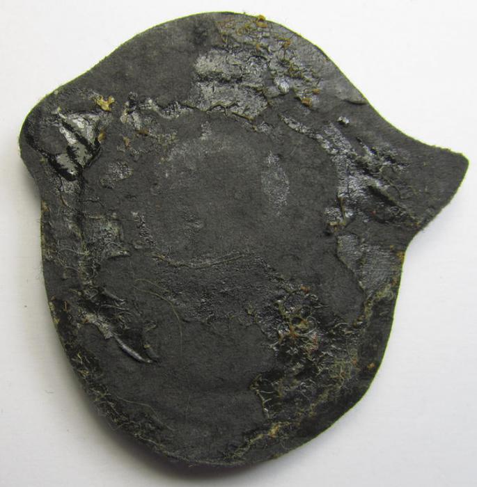 Attractive example of a WH (Luftwaffe) 'Beobachtersabzeichen in Stoff' (or: observers-badge in cloth) being a neatly machine-stitched- and/or nicely 'padded' specimen