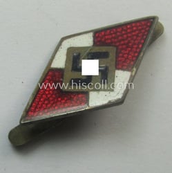 HJ (ie. 'Hitlerjugend') enamelled 'Fahrtenmesser'- (o. 'Schiffchen-Mütze') pin...